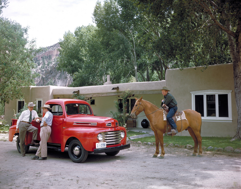 No seu ano de lan&ccedil;amento, 1948, o primeiro Ford F-1 vendeu 289,227 unidades e estabeleceu o recorde de maior n&uacute;mero de pick-ups produzidos pela marca americana