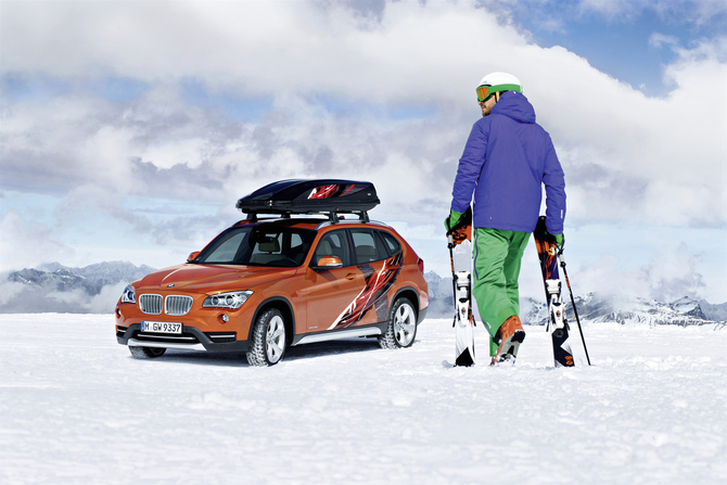 The roof rack comes with a stereo, microphone and lit storage boxes