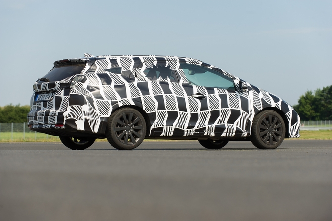 The Civic Tourer has not yet been shown undisguised, but it clearly has a larger rear than the hatchabck The Civic Tourer has not yet been shown undisguised, but it clearly has a larger rear than the hatchabck