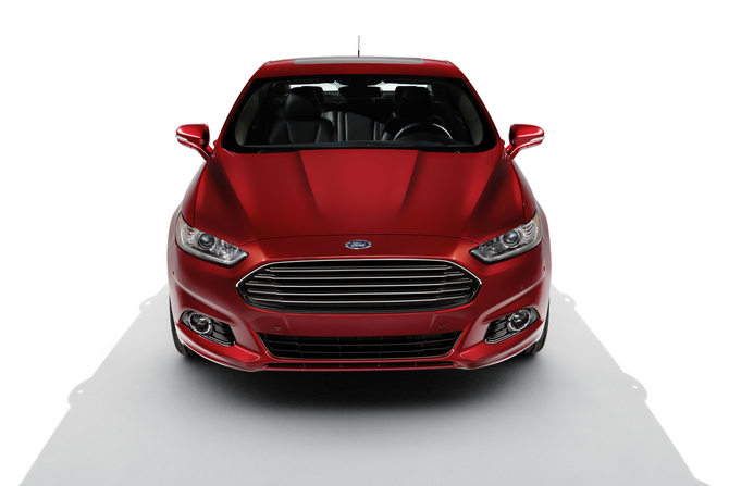 New Ford Fusion: first gasoline, hybrid and plug-in hybrid sedan