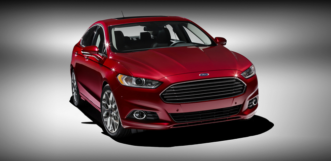 New Ford Fusion: first gasoline, hybrid and plug-in hybrid sedan