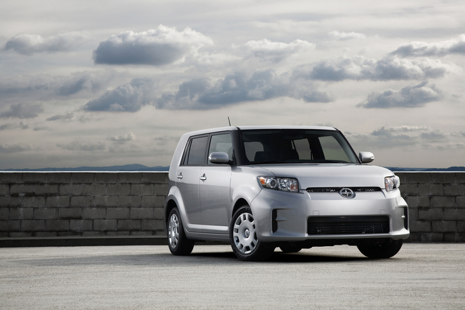 Scion xB 5-Door Wagon 5-Spd MT