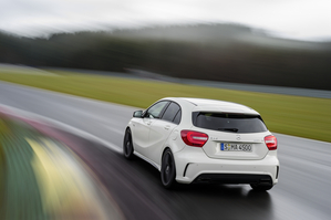 O A45 AMG atinge os 100km/h em 4.6 segundos