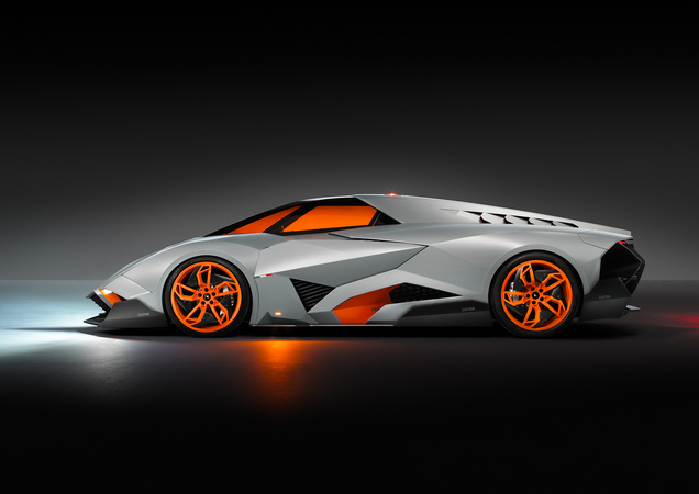 Lateral do Lamborghini Egoista é dominado pela figura de um touro estilizado preparado para uma investida