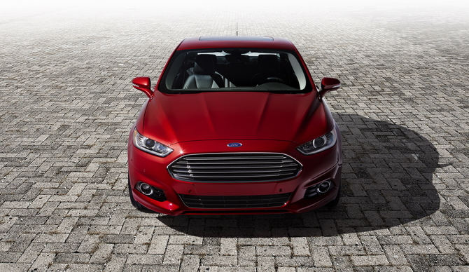 New Ford Fusion: first gasoline, hybrid and plug-in hybrid sedan