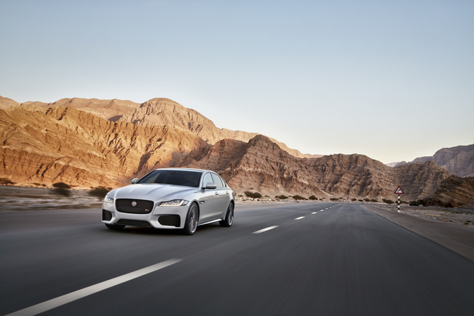 The coupe design of the new XF keeps the elegant and simple lines featuring the image of the current Jaguar range