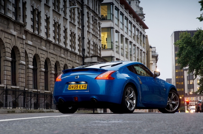 Nissan 370Z 3.7 328 Base