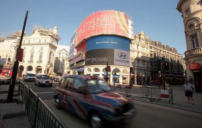 Hyundai Takes Over Piccadilly Circus