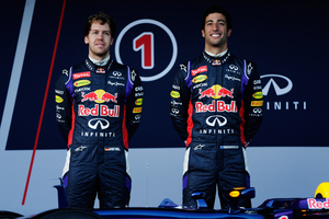 O australiano de 24 anos Daniel Ricciardo junta-se a Vettel para ajudar a Red Bull a conquistar mais um título