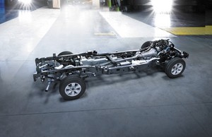 O chassis reduz o peso em 27kg e é 77% feito de aço de elevada resistência