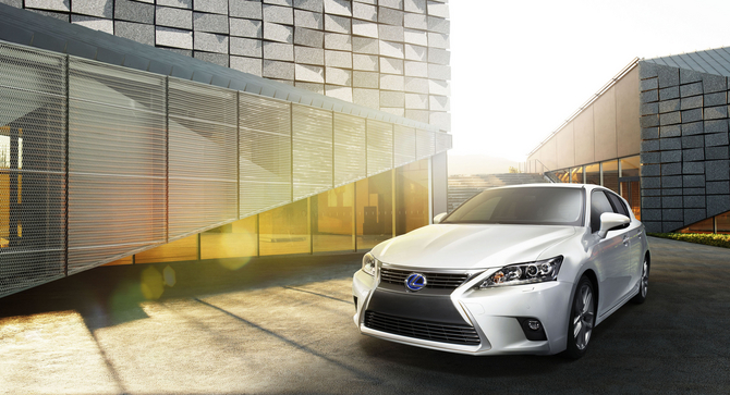 The CT200h gets Lexus' spindle grill