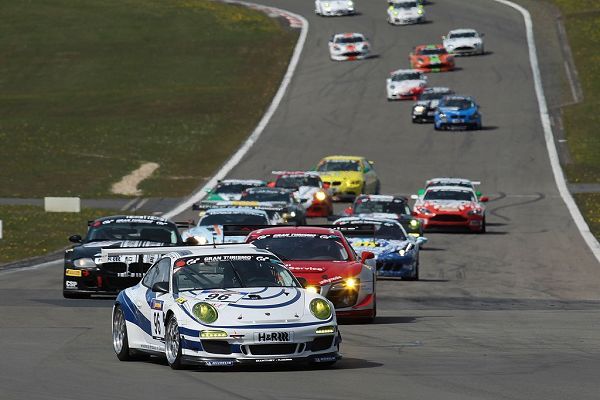 Dieses Jahr gehen vier Wagen für sie an den Start. Zwei werden von Porsche-Werksfahrern gesteuert.