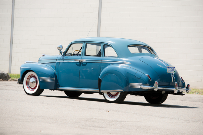 Studebaker Commander DeLux-Tone Sedan