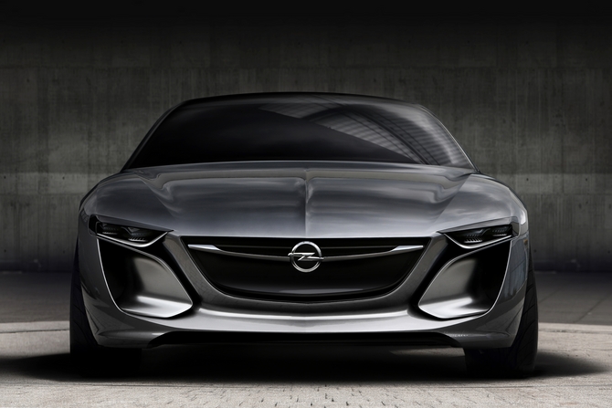 A Opel refere que o novo Monza Concept serve para mostrar o rumo que o design da marca vai tomar