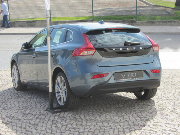 Volvo V40 T5