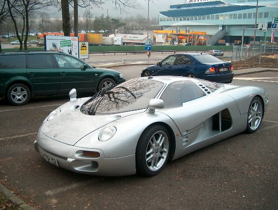 Isdera Commendatore 112i