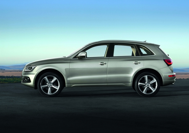 From the side, the new Q5 is basically identical