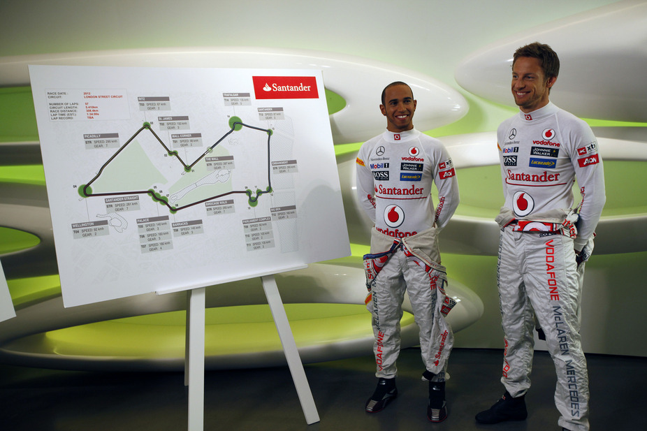 Lewis Hamilton e Jenson Button apresentaram o traçado do circuito do Santander