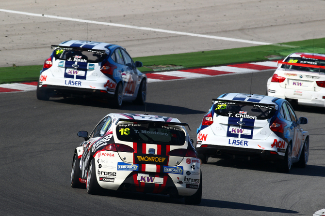 Menu takes third WTCC win in 2012