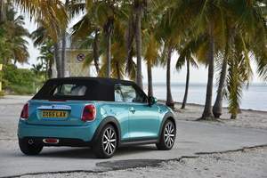 O Mini Convertible chega ao mercado em março de 2016 com uma gama que inclui as versões Cooper, Cooper S e Cooper D