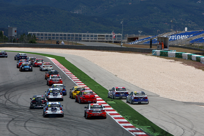 Menu takes third WTCC win in 2012