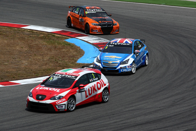 Menu takes third WTCC win in 2012