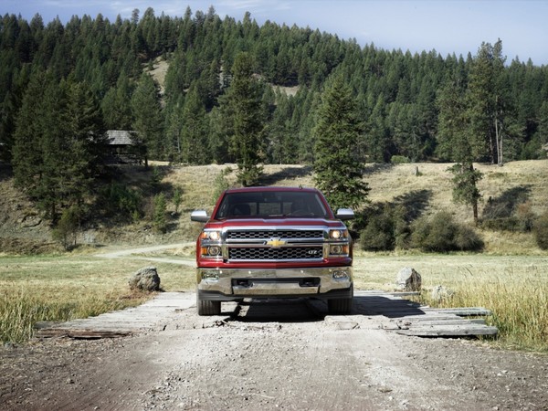 GM Reveals New Chevy Silverado and GMC Sierra Pickups