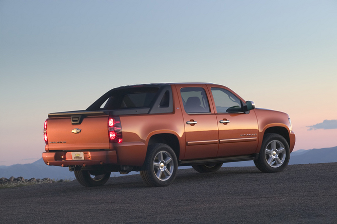 Chevrolet Avalanche LS 2WD