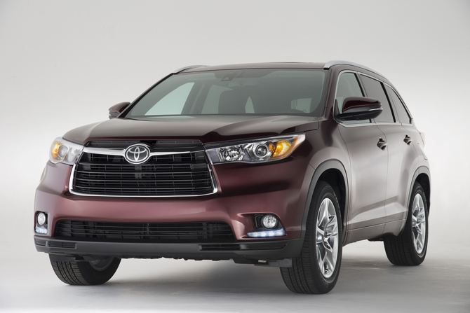 Toyota Introduces Third Generation Highlander with Hybrid Option