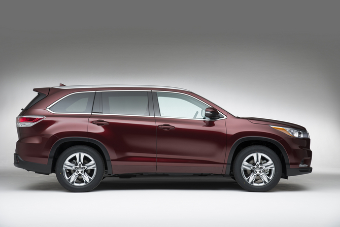 Toyota Introduces Third Generation Highlander with Hybrid Option