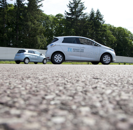 Zoe améliore de 25% le précédent record de distance sur 24h pour un véhicule électrique de série.