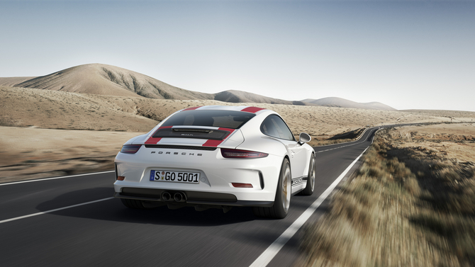 The 911 R is 50kg lighter than the 911 GT3 RS, with a total of 1370kg