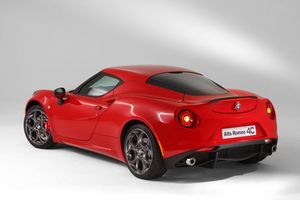 O 4C vai reintroduzir a marca Alfa Romeo no mercado americano