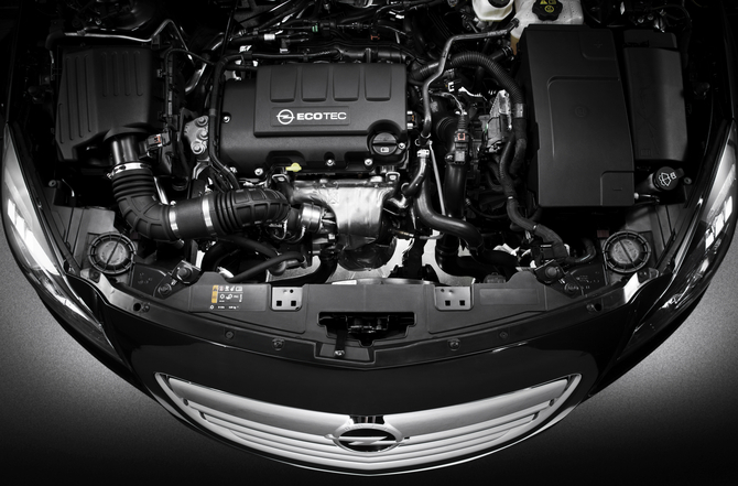 2012 Opel Insignia Focuses on Efficiency with New Engines