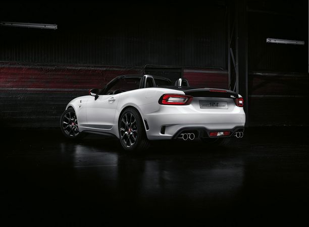 The additional 30hp of output allow the Abarth 124 Spider to reach 100km/h in 6.8 seconds and a top speed of 230km/h