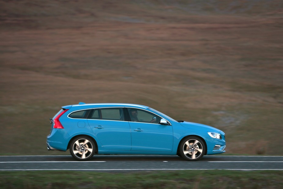 Volvo V60 T6 R-Design Momentum Geartronic