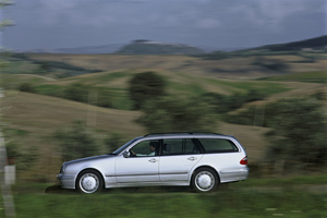 Mercedes-Benz E 320 6V