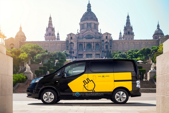 O e-NV200 é retirado da linha de produção normal para que lhe seja adicionado o motor elétrico