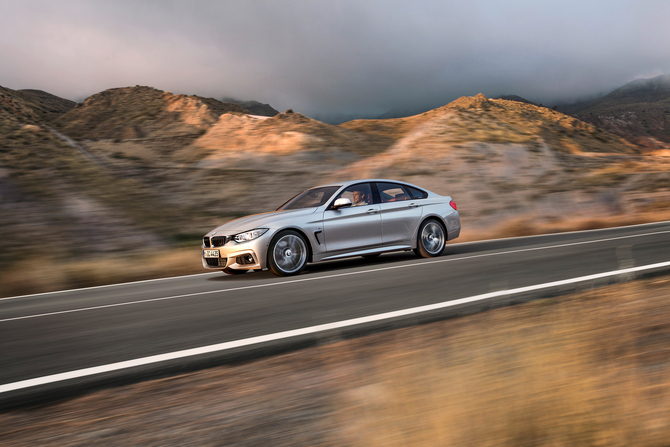 O BMW Série 4 Gran Coupé tem exatamente as mesmas dimensões que o coupé de duas portas e o mesmo design dianteiro