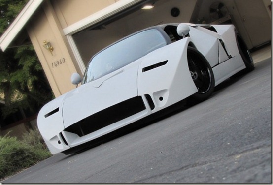 Concept Ford GT90 in garage