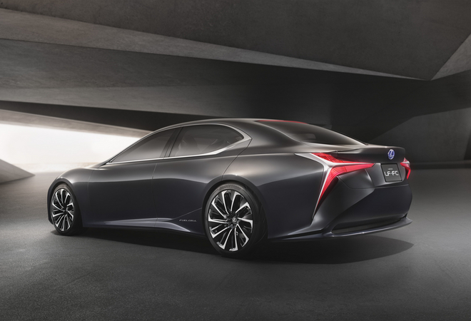 Em termos de design o LF-FC é dominado pela grelha de assinatura da Lexus, bem como um capot longo e uma linha de tejadilho inclinado