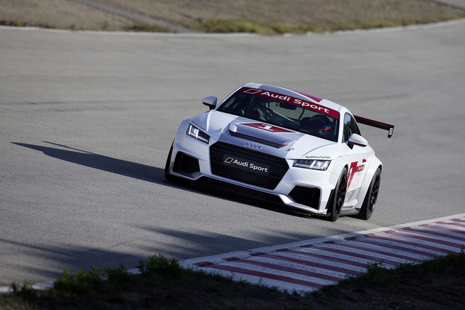 The Audi TT Cup uses the same lightweight steel and aluminum chassis from the TT and weights a total of 1125kg The Audi TT Cup uses the same lightweight steel and aluminum chassis from the TT and weights a total of 1125kg