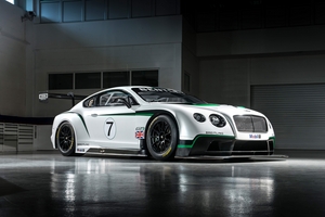 O Continental GT3 reduz 1020kg relativamente ao Continental GT de estrada