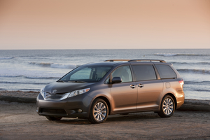 Toyota Sienna Limited FWD V6