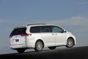 Toyota Sienna Limited AWD V6