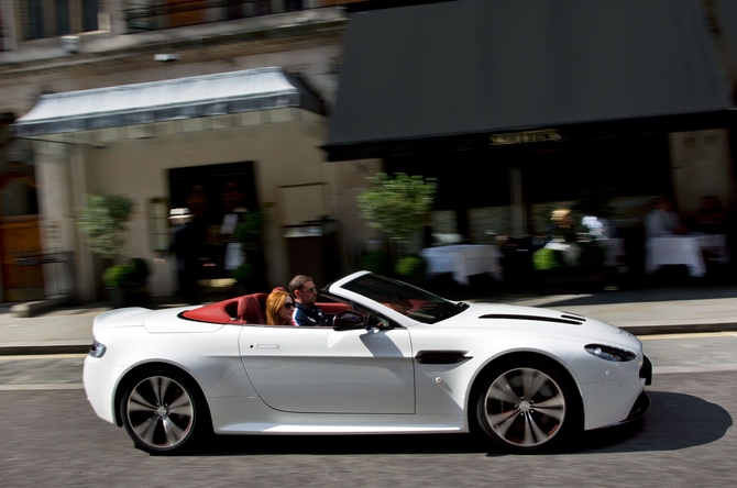 Roadster torna-se na versão mais potente do V12 Vantage