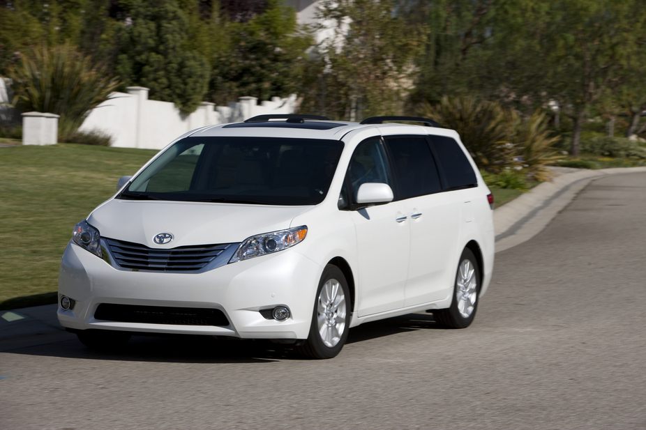 Toyota Sienna FWD V6