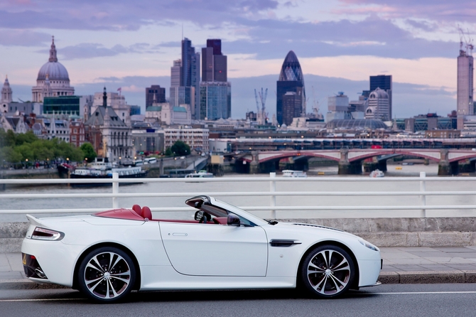 Aston Martin V12 Vantage Roadster