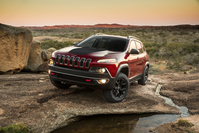 The Trailhawk comes with a capable all-wheel drive system and new V6