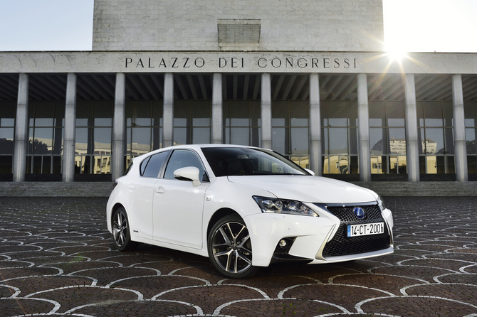 Lexus CT 200h